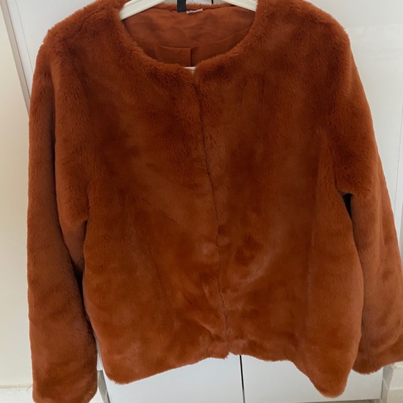 Faux fur - Picture 1 of 5